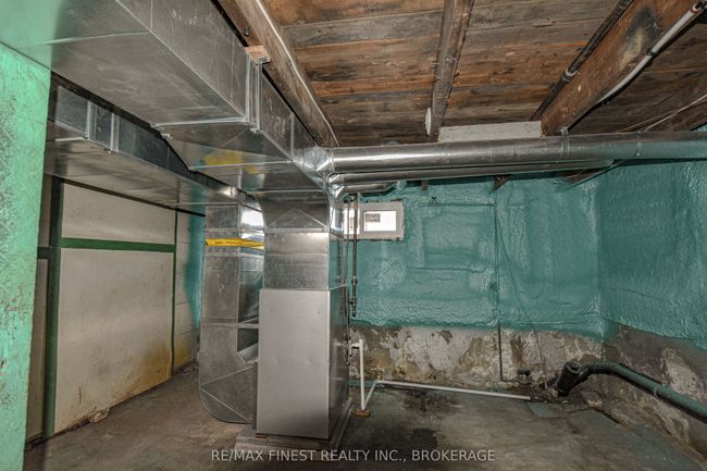 623 Macdonnell St, House other with 3 bedrooms, 1 bathrooms and 3 parking in Kingston ON | Image 30