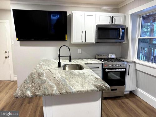 212 Warren St, BEVERLY, NJ, 08010-1337 | Card Image