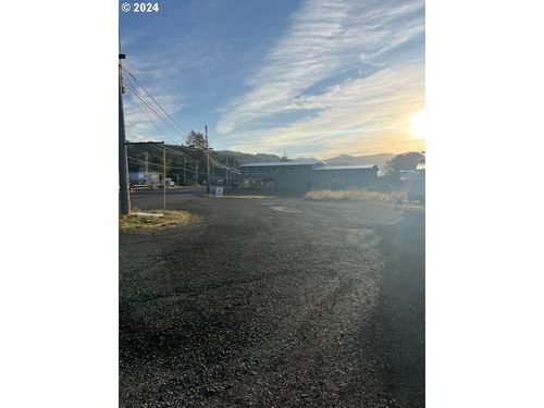 1009 Garibaldi Ave, Garibaldi, OR, 97118 | Card Image