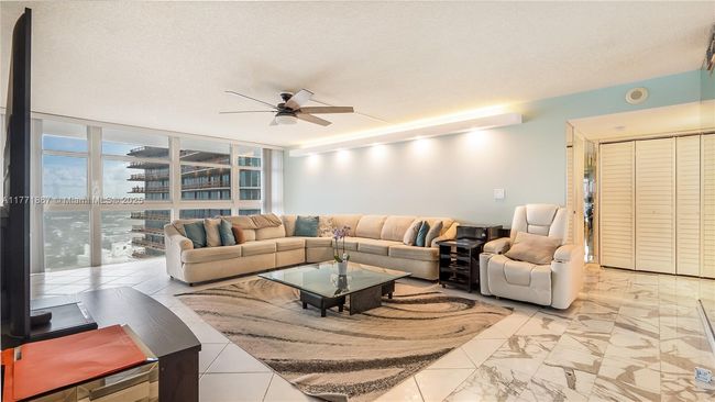 APT-2801 - 1370 Ocean Blvd, Condo with 2 bedrooms, 3 bathrooms and null parking in Pompano Beach FL | Image 6