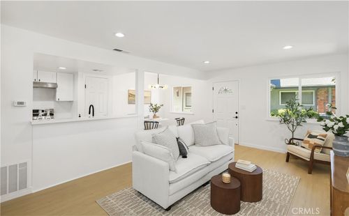 11b-16635 Viewpoint Ln, Huntington Beach, CA, 92647-7329 | Card Image