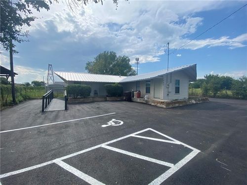 1405 S Commerce St, Lockhart, TX, 78644-3400 | Card Image
