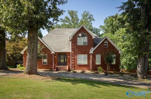 251 Hazelwood Ln, Florence, AL, 35634-2347 | Card Image