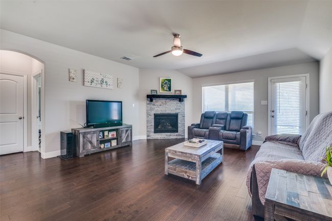 2085 Avondown Rd, House other with 3 bedrooms, 2 bathrooms and null parking in Forney TX | Image 14