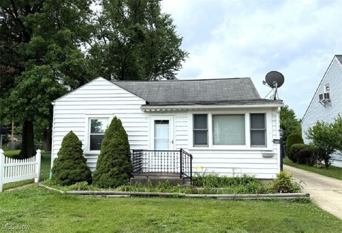 654 E 331st St, Eastlake, OH, 44095-2716 | Card Image
