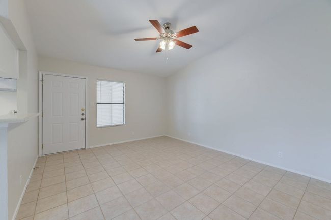 Unfurnished room with ceiling fan, vaulted ceiling, and baseboards | Image 11