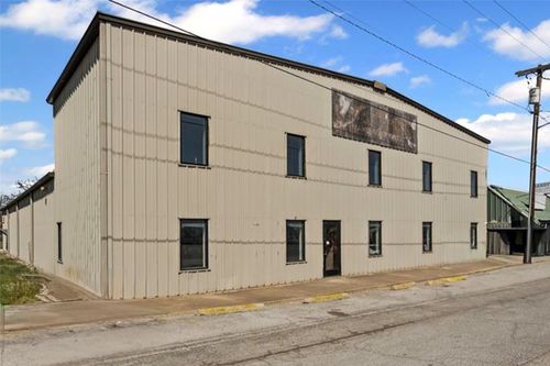 117 W Rock Island Ave, Boyd, TX, 76023-3146 | Card Image