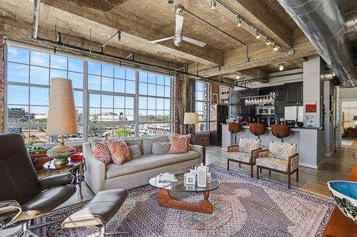 4e-204 Travis St, Houston, TX, 77002-1777 | Card Image