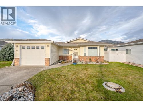 32 Kingfisher Dr, Penticton, BC, V2A8K6 | Card Image