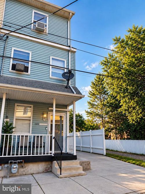 1422 Zarker St, HARRISBURG, PA, 17104-1366 | Card Image