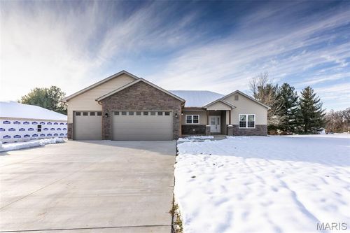 9 Fairway Ct, Alton, IL, 62002-8871 | Card Image