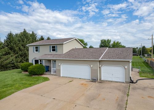 2316 9th St, Camanche, IA, 52730-9701 | Card Image