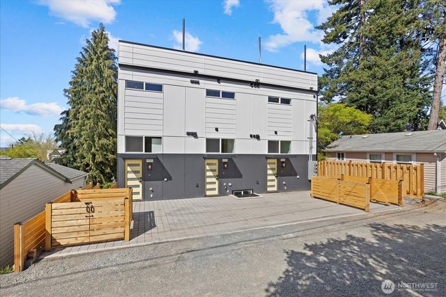 A - 6032 42 Nd Ave Sw, Townhouse with 3 bedrooms, 3 bathrooms and null parking in Seattle WA | Image 25