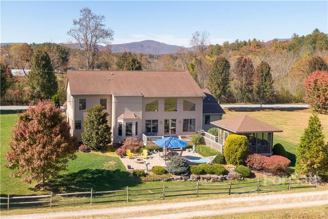 28 Sovereign Ln, House other with 4 bedrooms, 4 bathrooms and null parking in Fairview NC | Image 45