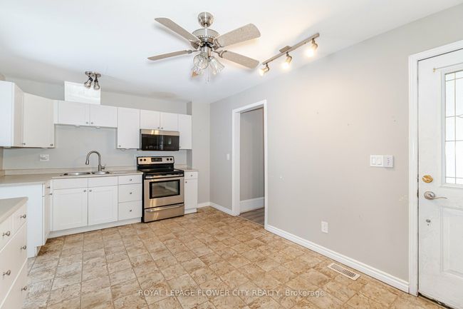 189 Dundas St N, House attached with 3 bedrooms, 2 bathrooms and 5 parking in Cambridge ON | Image 7