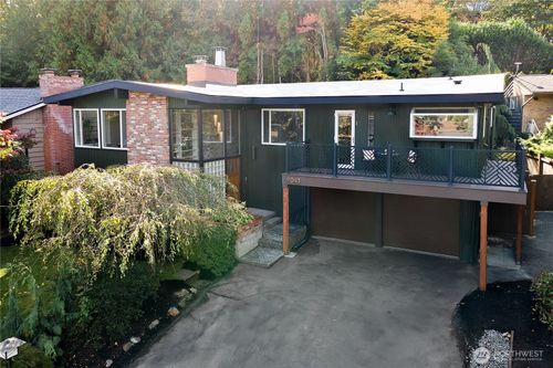 9043 Matthews Ave Ne, Seattle, WA, 98115-3938 | Card Image