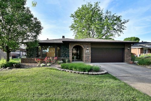 3100 Grandview Pl, Darien, IL, 60561-1657 | Card Image
