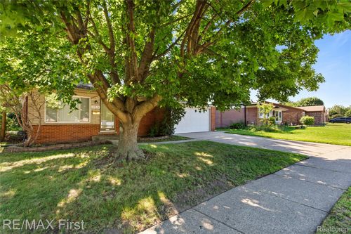 27074 Bonnie Dr, Warren, MI, 48093-4616 | Card Image