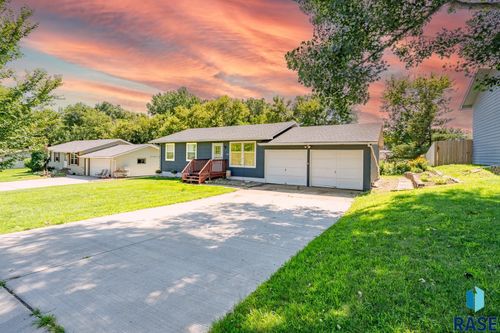 513 Superior Ave, Crooks, SD, 57020-9614 | Card Image