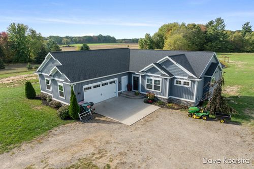 13609 84th Ave, Coopersville, MI, 49404-9730 | Card Image