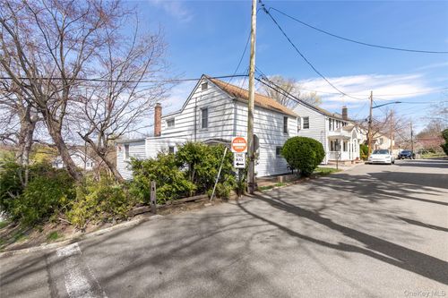 11 Lee Ct, Great Neck, NY, 11024-1426 | Card Image