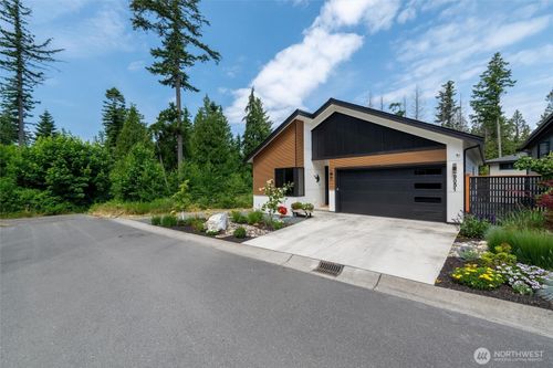 9051 Sea Mist Ln, Blaine, WA, 98230-8071 | Card Image