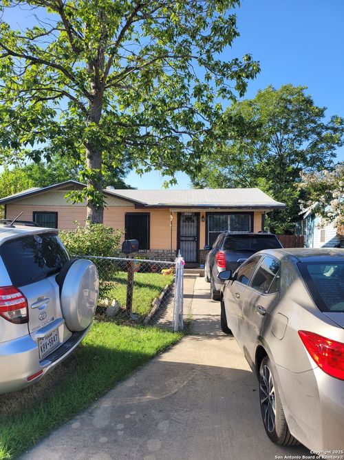 3531 W Poplar St, San Antonio, TX, 78228-6433 | Card Image