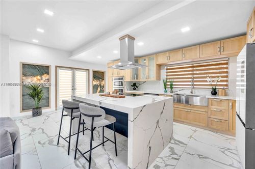 4708 Alton Rd, Miami Beach, FL, 33140-2809 | Card Image