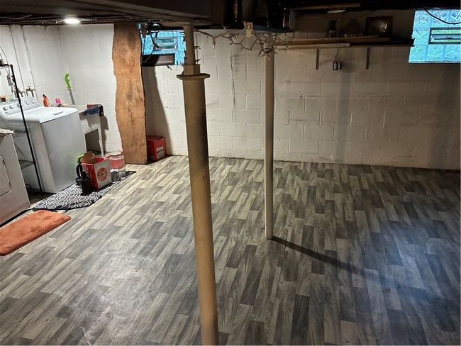 Basement w/ walk out access | Image 35