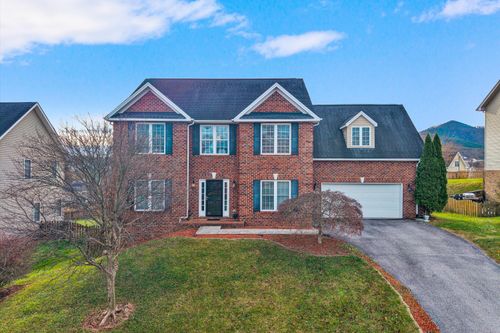 2158 River Oaks Dr, Salem, VA, 24153-7368 | Card Image