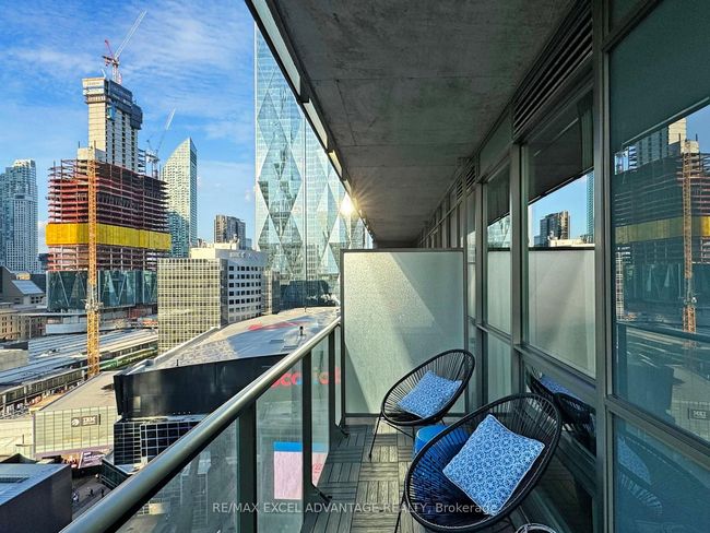 1305 - 65 Bremner Blvd, Condo with 3 bedrooms, 2 bathrooms and null parking in Toronto ON | Image 21