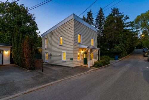 252 Rue St-Joseph, Terrebonne, QC, J6W2Y9 | Card Image