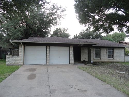 2610 E Williamsburg Mnr, Arlington, TX, 76014-1221 | Card Image