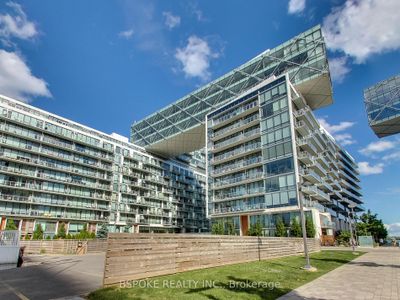 1004 - 39 Queens Quay E, Condo with 1 bedrooms, 1 bathrooms and 1 parking in Toronto ON | Image 2