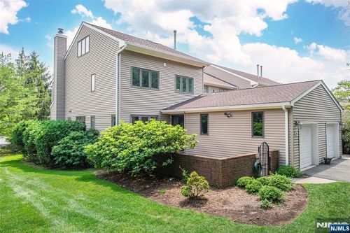 31 Litchult Ln, Mahwah, NJ, 07430-1589 | Card Image