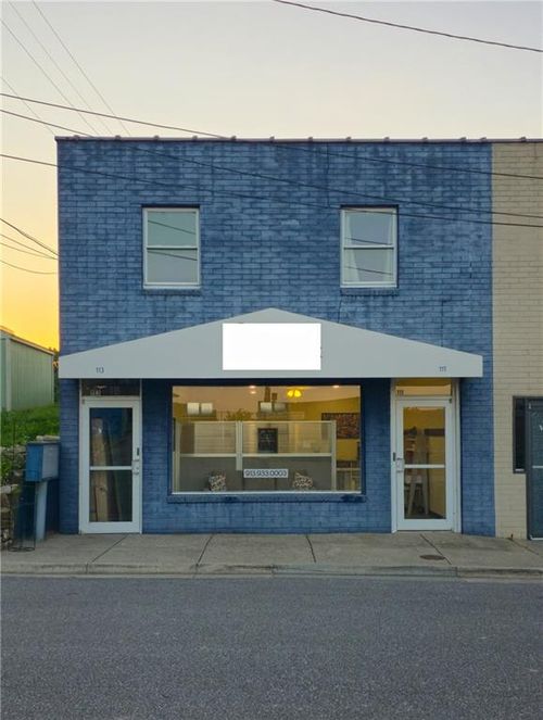 111 W 2nd St, Bonner Springs, KS, 66012-1036 | Card Image