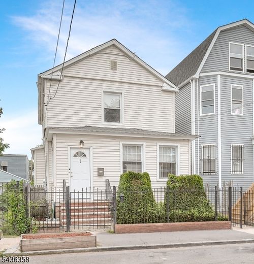 64 Norwood St, Newark, NJ, 07106-1818 | Card Image