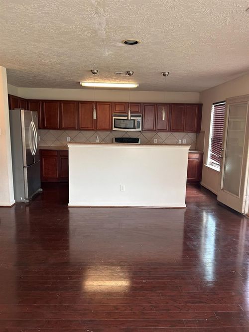 4102 Autumn View Dr, Houston, TX, 77048-4200 | Card Image