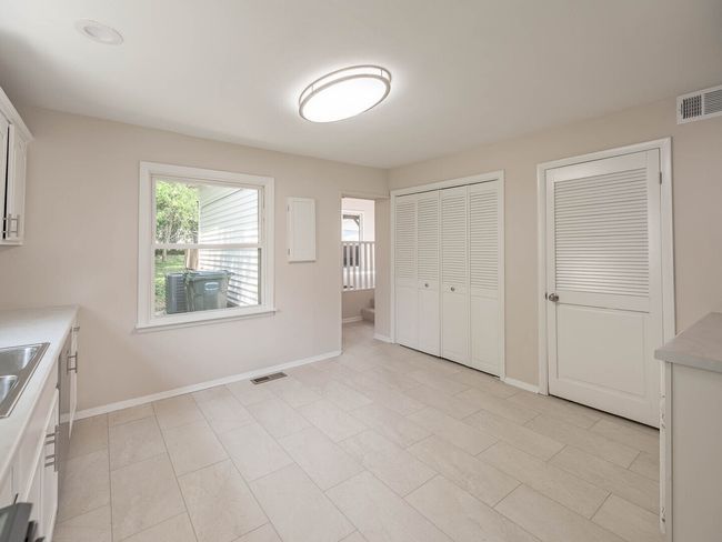 52 S Hawthorne Blvd, House other with 3 bedrooms, 1 bathrooms and null parking in Mundelein IL | Image 5