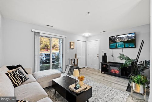 93100-93 Fern Oak Cir, STAFFORD, VA, 22554-8460 | Card Image