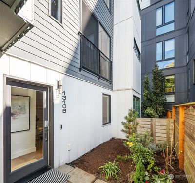 1310 B 3rd Avenue W, Townhouse with 3 bedrooms, 1 bathrooms and null parking in Seattle WA | Image 1