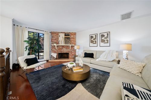 unit-11-18100 Burbank Blvd, Tarzana, CA, 91356-2525 | Card Image