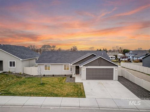 1571 Regency Way, Emmett, ID, 83617-3744 | Card Image