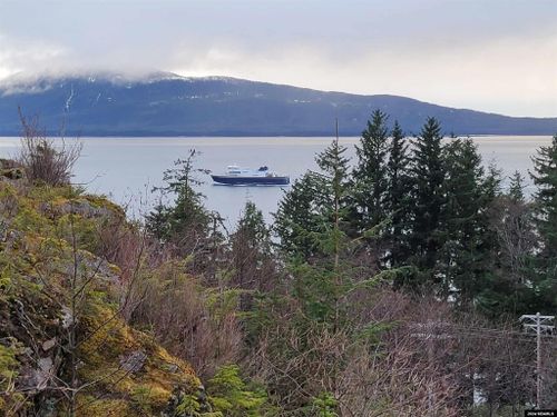 17015 Island View Dr, Juneau, AK, 99801-8357 | Card Image