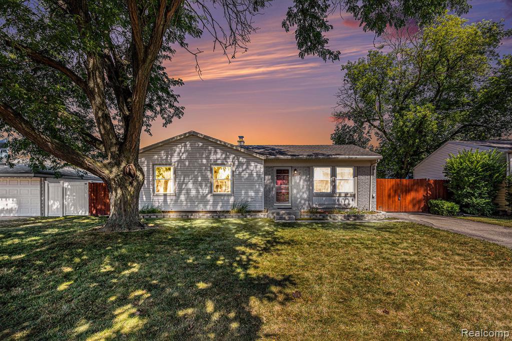 Churchill Dr, Sterling Heights, MI 48313