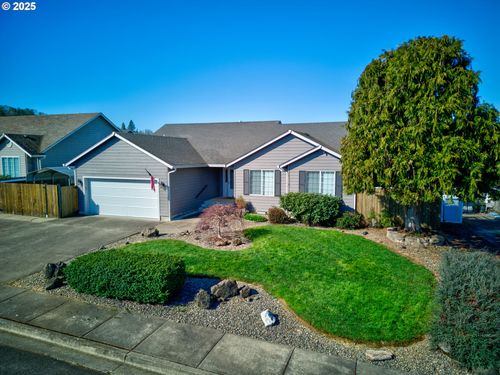 307 Cambridge Dr, Sutherlin, OR, 97479-9553 | Card Image
