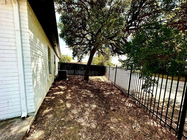 901 Se 10 Th St, Home with 3 bedrooms, 2 bathrooms and null parking in Grand Prairie TX | Image 34