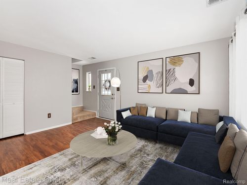 1323 Laurel Valley Dr, Waterford, MI, 48327-1621 | Card Image