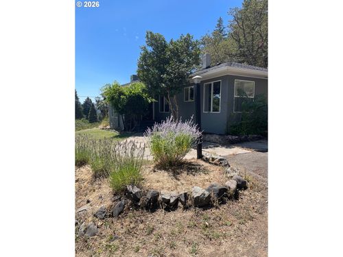 1030 Orchard Dr, Myrtle Creek, OR, 97457-9212 | Card Image
