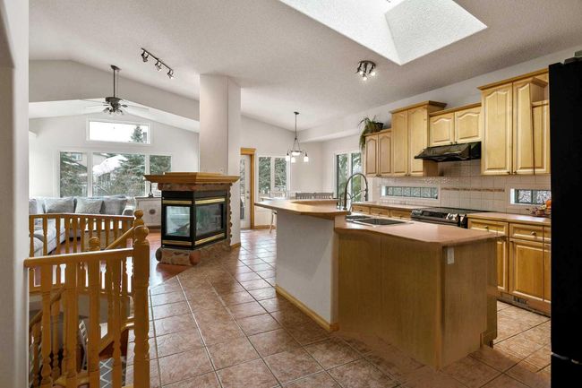 9 Chaparral Cove Se, House other with 4 bedrooms, 3 bathrooms and 4 parking in Calgary AB | Image 5